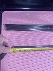 Gold Tip Ultralight Carbon Arrows 600 Spine 23 1/2 in Black/Pink Vanes set of 9