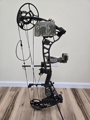 Bear Archery Divergent Compound Bow RH 45-60 Lbs., DL 25.5-30 In.