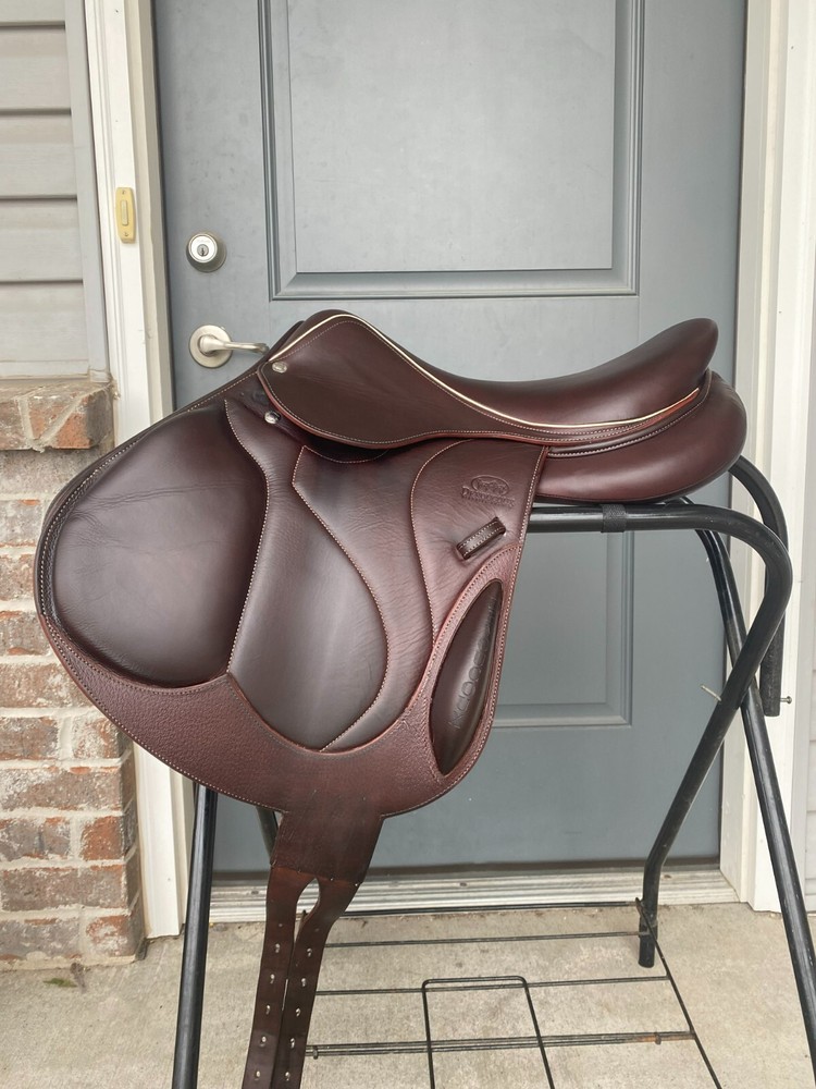 2017 Devoucoux Chiberta O Jump Saddle – 17″ Seat / 1AA Flap / Arcade Normale