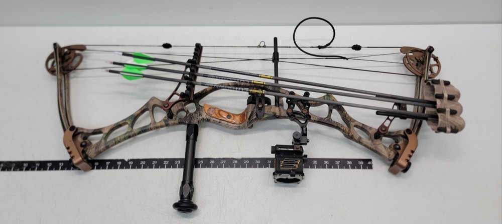 Hoyt Trykon XL Bow (75th Anniversary) 26″ 50lb Draw