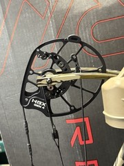 Hoyt Carbon Rx9 Ultra RH 70lb Draw 28.5” DL Up To 30” Bottomland Fully Loaded