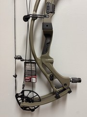 Hoyt Carbon RX 9 RH 60-70# Wilderness 25-30″ Draw Length (Read Description)