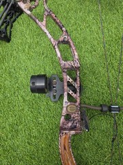 Elite Energy 32 Camo Right Hand Compound Bow 70# Draw Weight & Accessories