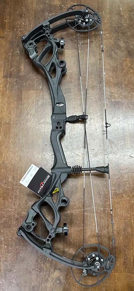 NEW BOWTECH CARBON ONE X Compound Bow in Black RH 70# 25.5-30.5″ 339fps