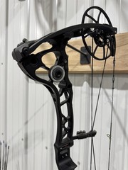 Bowtech CP28, RH, #70, 24.5″-30″ DL, Black