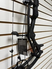 NEW Hoyt RX-9 Right Hand Black 70# 25-30″ Compound Bow