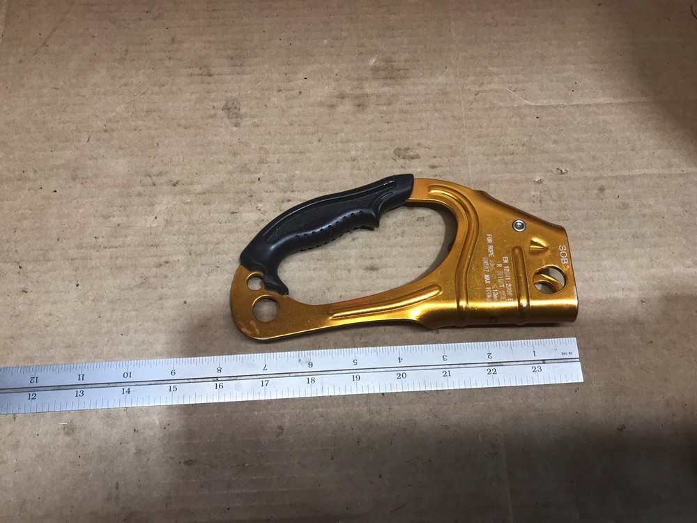 SOG Model ce1282 Ascension Rope Ascender Aluminum D Shape