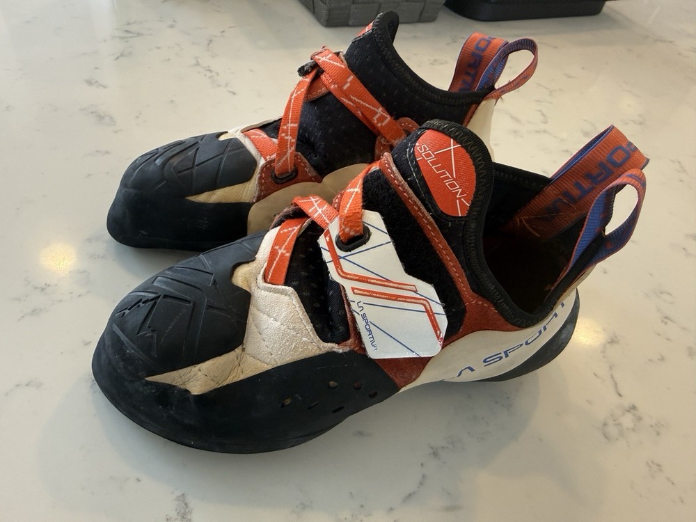 La Sportiva Solution Women 39EU Lightly Used Climbing Shoes