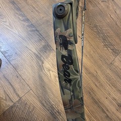 Vintage Bear Whitetail Hunter Green Camo Compound Bow