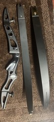 Hoyt Excel ILF Riser 21” Right Hand Riser & TradTech 40lb. Med. Limbs Excellent