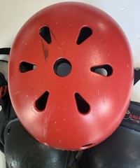 Eight Ball Knee Pads & LERUJIFL Red Helmet Set, Size S, CE Certified SET