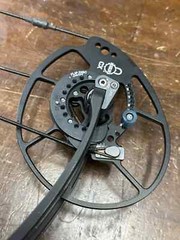 NEW BOWTECH CARBON ONE X Compound Bow in Black RH 70# 25.5-30.5″ 339fps