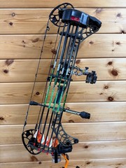 Mathews V3 31 RH Ambush Green Bow 50-60lbs 28.5 Complete Hunting Package