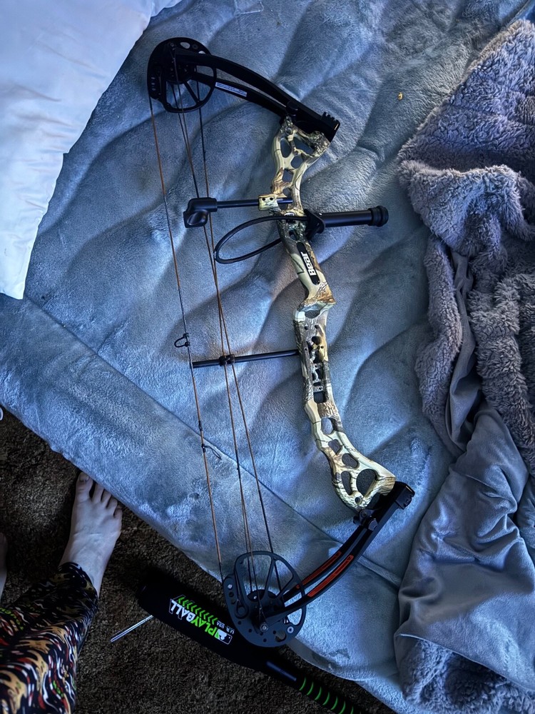 Bear Archery Vast Right Hand Compound Bow – God’s Country Color (AV04A2X0A7R)