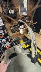 Hoyt VTM 34 RH 70# Compound Bow