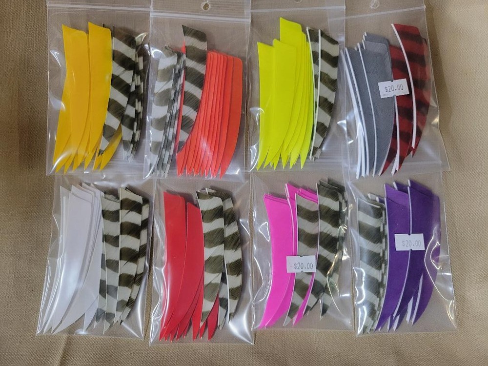 Trueflight 4″ Shield Cut Combo Pack LW or RW Feathers – 12 Solid/ 6 Barred