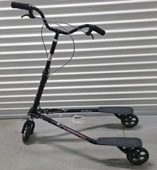 Adult TRIKKE AIR T78cs CARVING SCOOTER 3 WHEEL FOLDING SCOOTER PICK UP ONLY!!!¡!