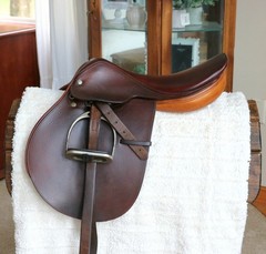 16.5″ Crosby Prix Des Nations English Hunter/Jumper Saddle + Fittings & Cover