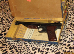 BENJAMIN 130 AIR PISTOL rare Bakelite Grips + Box/Papers VERY COLLECTIBLE BB GUN