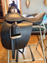 Unbranded Saddle seat Saddle, Aka cut-back saddle, black 18 inches