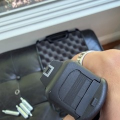 Glock 17 Gen 5 Air Pistol Comes With Case, Ammo And Tool