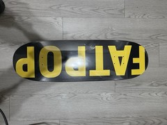 FAT POP Model Skateboard Deck Black & Yellow Logo Graphic egg shape size 10.0