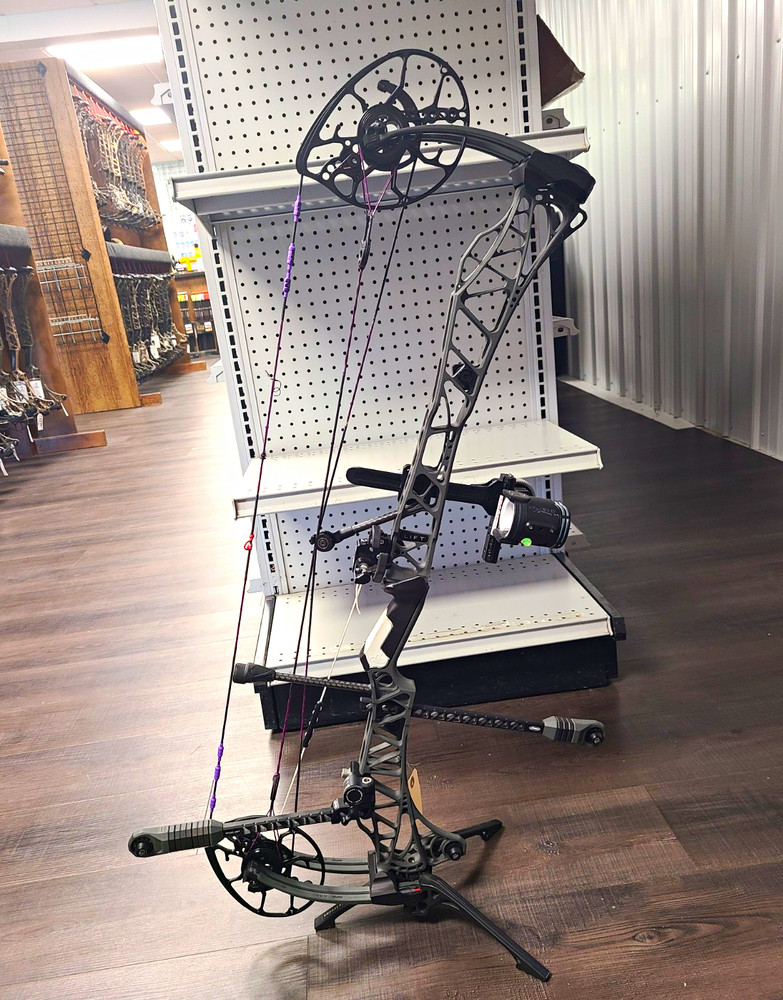 Mathews Lift X LH Grey Aluminum Compound Bow Right Hand 70 lb 31in