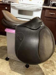 19in Memor x Close Contact Jumping Saddle
