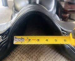 17.5 Stubben Genesis Deluxe Dressage Saddle