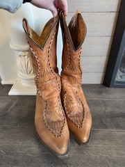 Dan Post Men’s Western Boots with embroidered and stitching