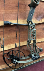 Mathews Lift XD Ambush Green 32″ D/L 70# D/W *Display Bow*