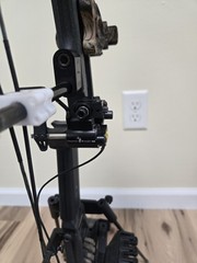 Bear Archery Divergent Compound Bow RH 45-60 Lbs., DL 25.5-30 In.