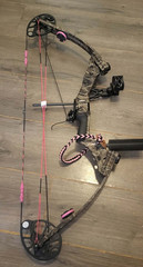 MATHEWS MISSION BOW RIGHT HAND fully loaded 25-30″ Set at 26″ 15-70lbs