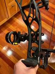 Elite Option 7 Complete Package RH 60lb w/ 12 arrows and 9 Exodus 100gr BH tips