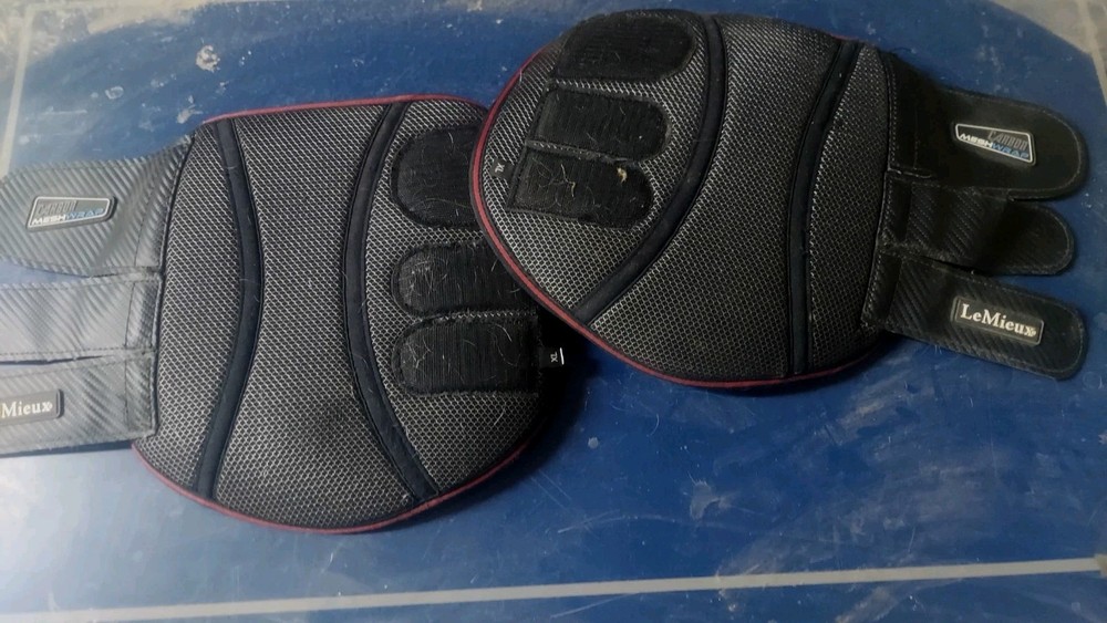 LeMieux Brushing Boots Set Of 4, L & XL Carbon MeshWrap