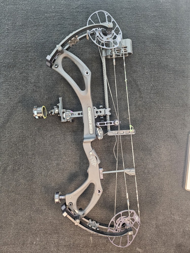 2024 PSE Nock 30 ES RH Hunting Bow Pkg(Nice!Read!) 60-70lbs 28.5-31in Draw Black