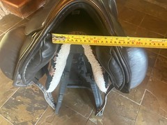 2016 Custom Saddlery Advantage R Monoflap Dressage Saddle 17.5″ NM (see details)