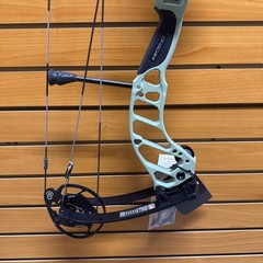 Item 3859 – Bowtech Archery Compound Bow – Ascend – RH – Forest – #60 – 24.5”-30
