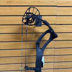 Item 3848 – PSE Archery Compound Bow – Sicario – RH – Black – #70 – 24.5”-30” DL