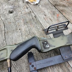 PSE NOVA R/H Compound Bow With Cobra Sights AND QUIVER
