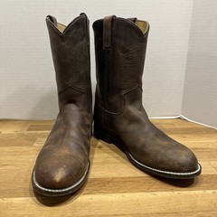 Justin 3410Y Youth Cowboy Boot with Bay Apache Leather Foot and a Roper Toe 6D