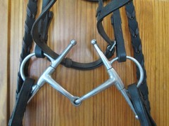 BLACK ENGLISH LEATHER BRIDLE WITH CRYSTAL BROW BAND, FULL CHEEK BIT, LACED REINS