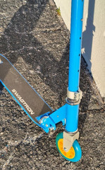 SWAGTRON K1 Kick Scooter Children & Teens Foldable Blue w/ Yellow Free US Ship