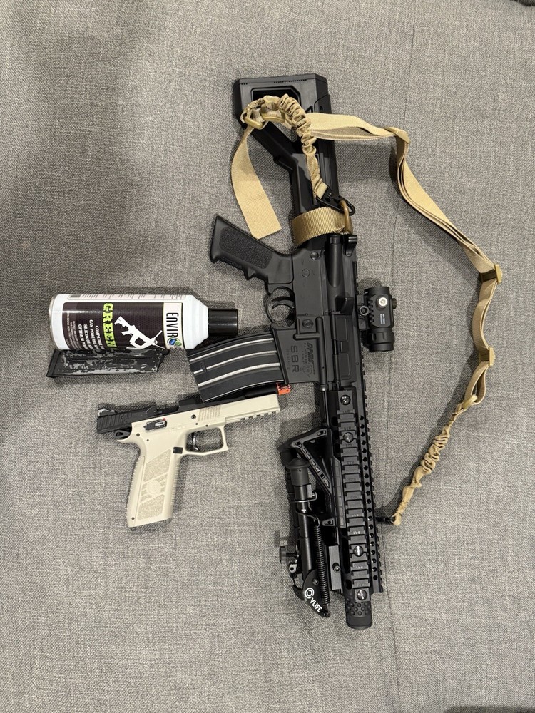 airsoft weapons machine gun and pistol