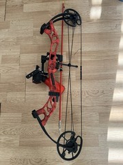 Cajun Sucker Punch Pro Bowfishing Bow RH 20-50lb 31in Red/Black Aluminum