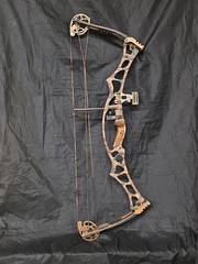 Hoyt Trykon 75th Anniversary Right-Hand Compound Bow 60-70 lbs 28” draw.