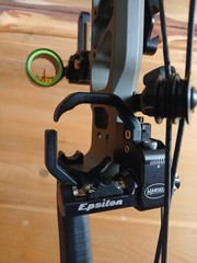 Prime Revex 2 camo limbs green riser, In excellent condition. Setup complete.