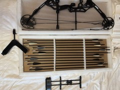 Adult Compound Bow Set 15-60 Lbs, Package with Arrows and more. 19-30” draw.