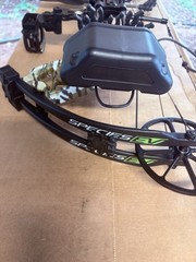 Bear Archery Species EV Compound Bow 70lbs Right Hand Camo 23.5-30.5in DL RTH