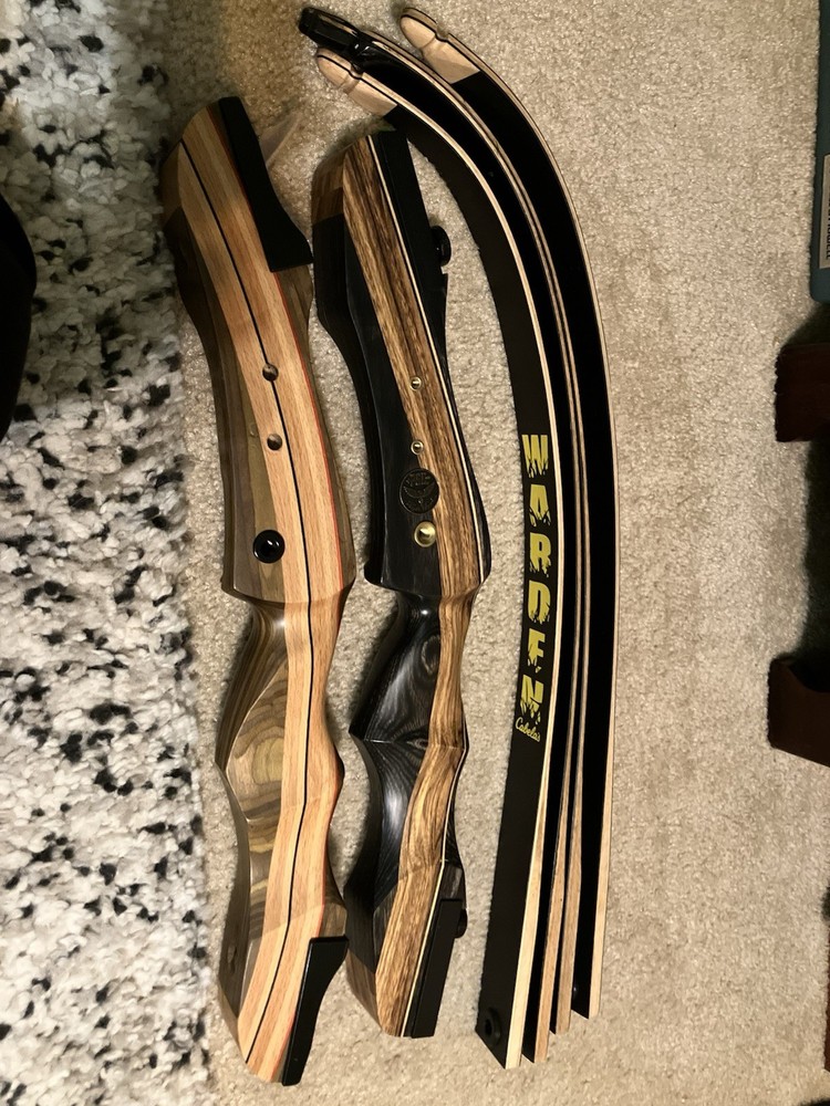 Bear Archery Grizzly Recurve Bow RH 60in 45lb 28in Draw A1560R